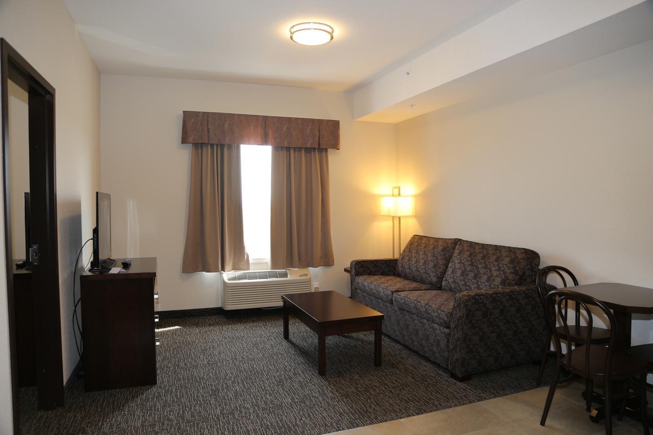 Prairie Moon Inn & Suites Macklin ภายนอก รูปภาพ