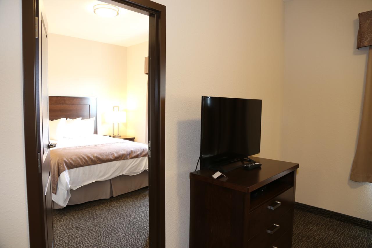 Prairie Moon Inn & Suites Macklin ภายนอก รูปภาพ