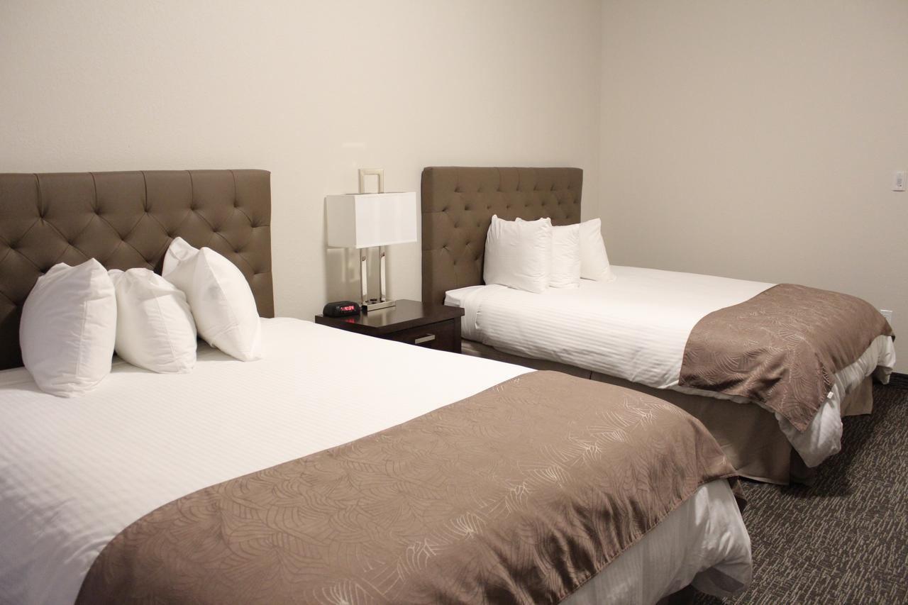 Prairie Moon Inn & Suites Macklin ภายนอก รูปภาพ