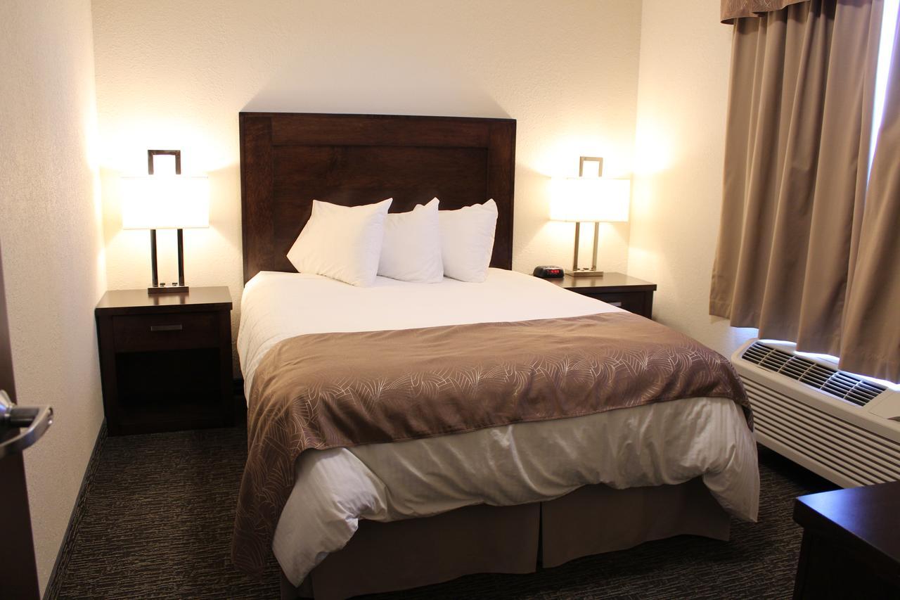 Prairie Moon Inn & Suites Macklin ภายนอก รูปภาพ