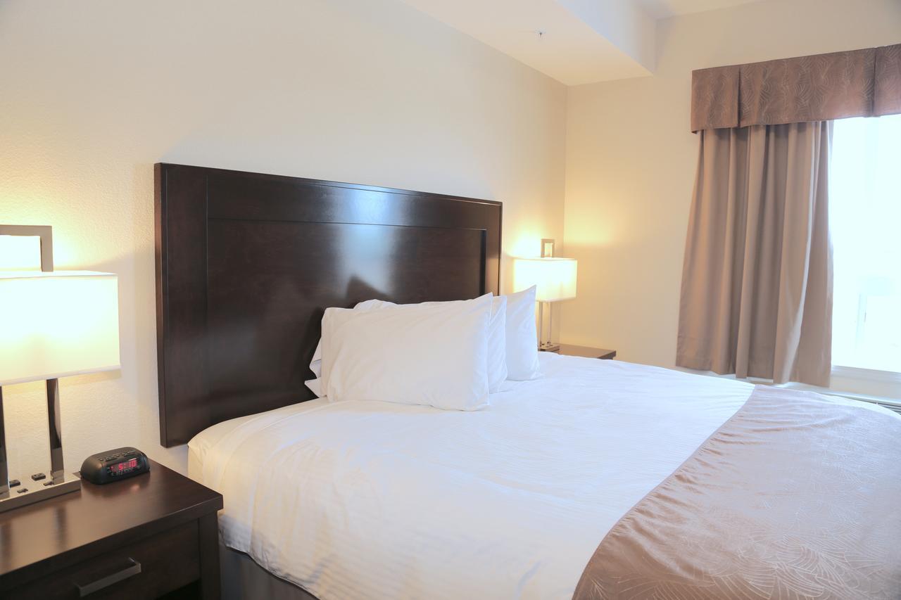 Prairie Moon Inn & Suites Macklin ภายนอก รูปภาพ
